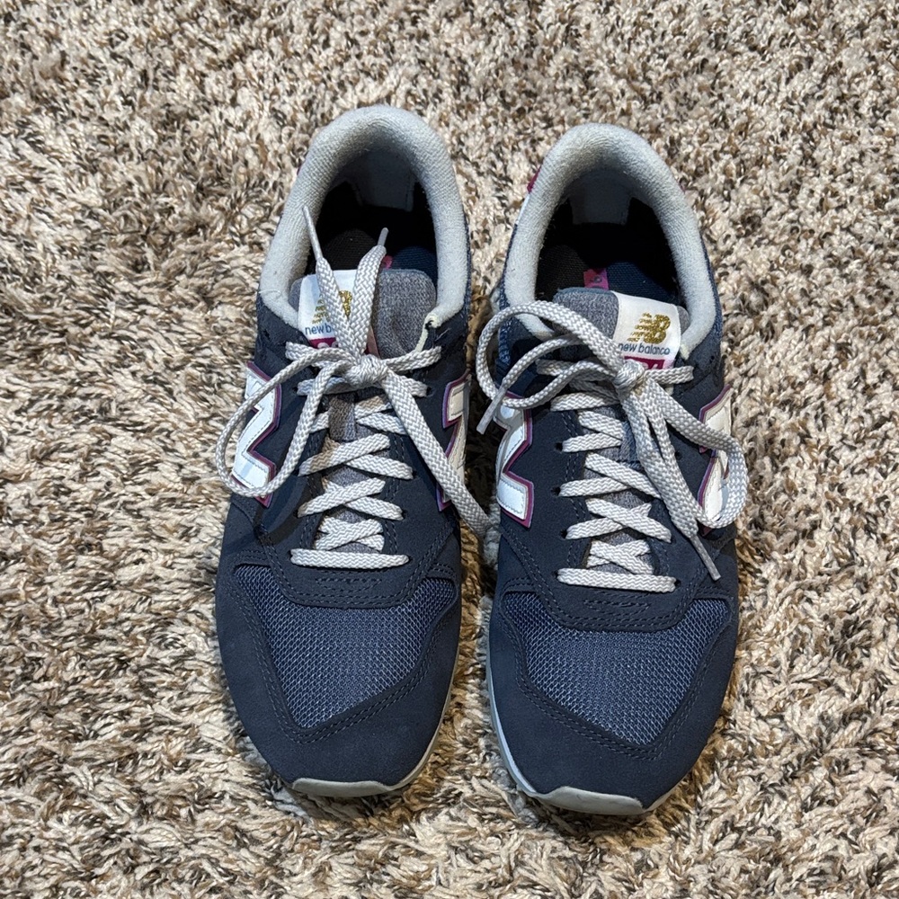 New Balance Womens Dark Blue Sneakers